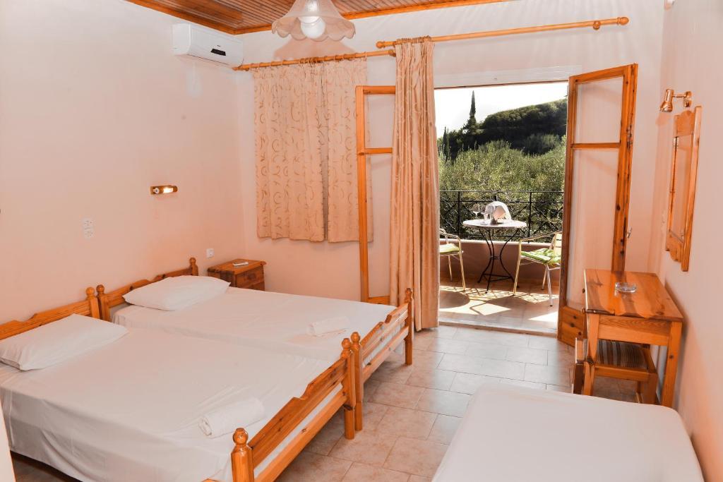 Paradise Studios Paleokastritsa Rum bild
